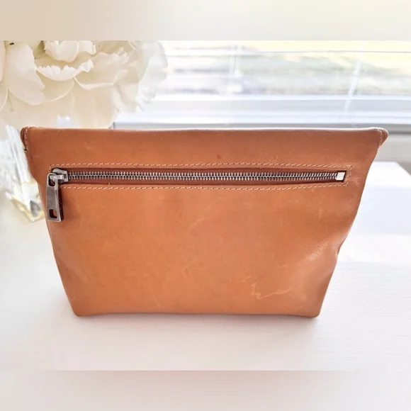 Marc Jacobs Caramel Leather Clutch bag with Silver Metal Hardware - Picture 12 of 14